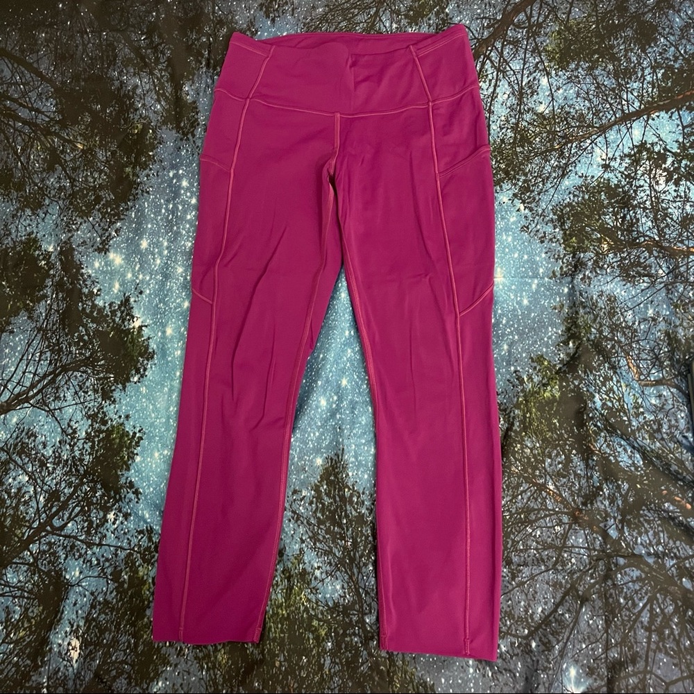Lululemon legging Crop 23" size 8 Deep Fuschia